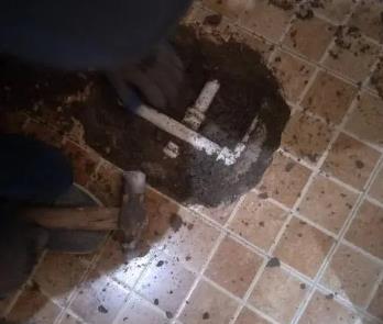 连云卫生间漏水维修公司为您分享下卫生间渗水如何处理及注意事项